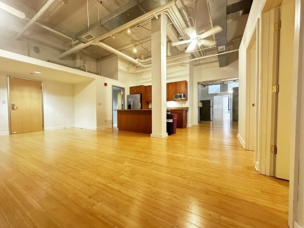 121 Beach St, Leather District