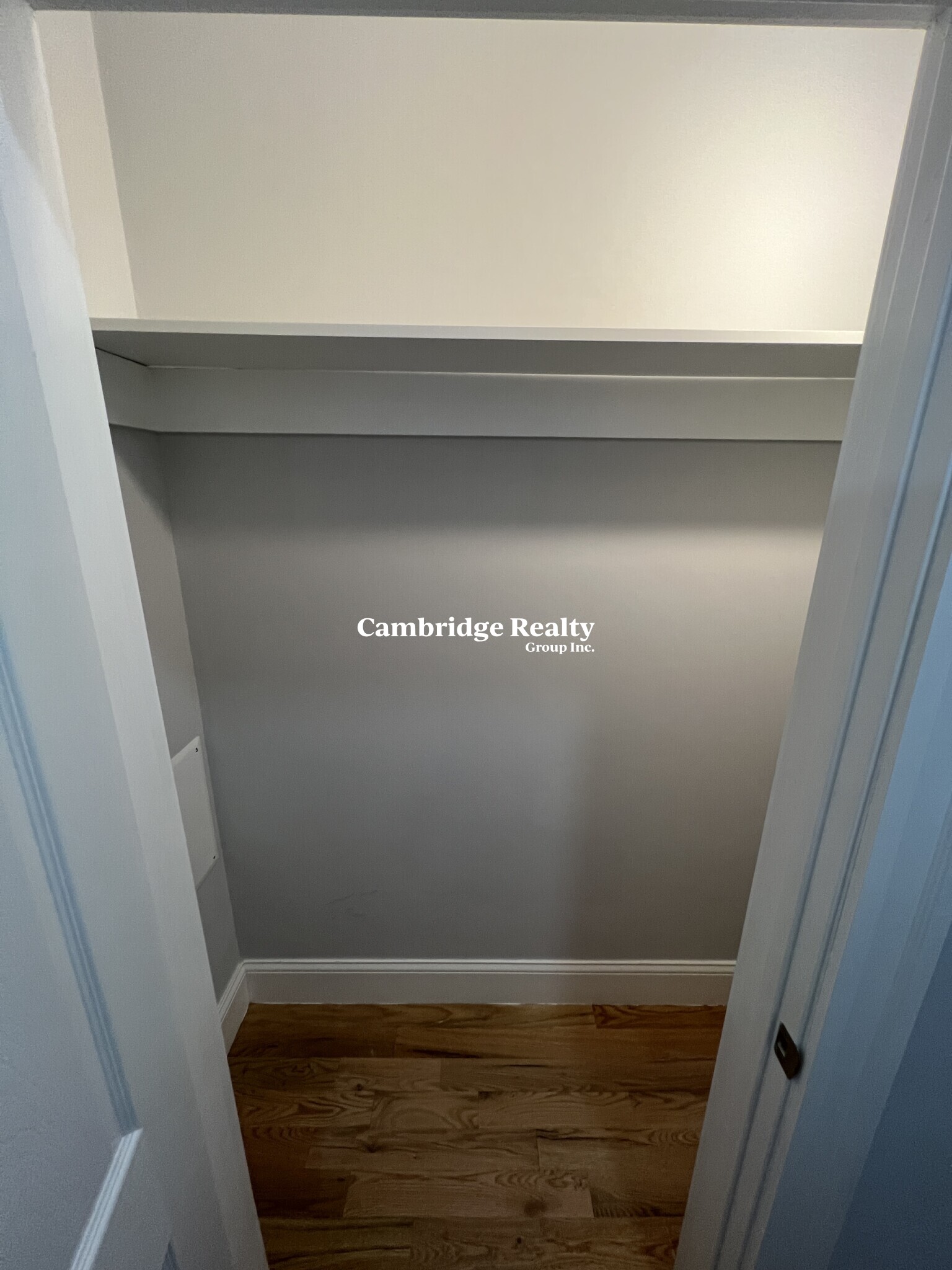 372 Oxford St, Ward Two