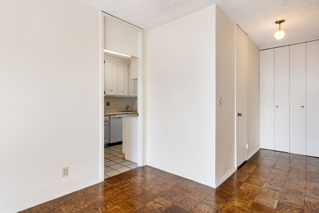 85 E India Row, Waterfront