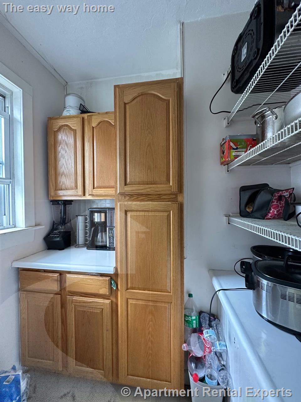 19 Stanley Ave, Tufts