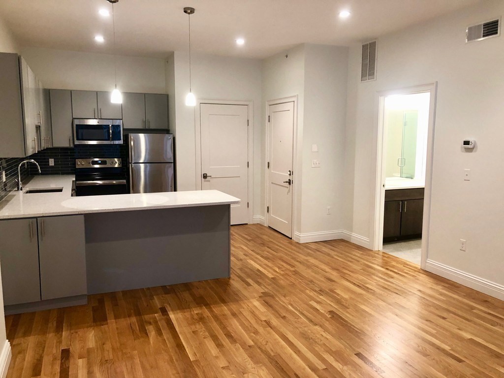 166 Newbury St, Back Bay