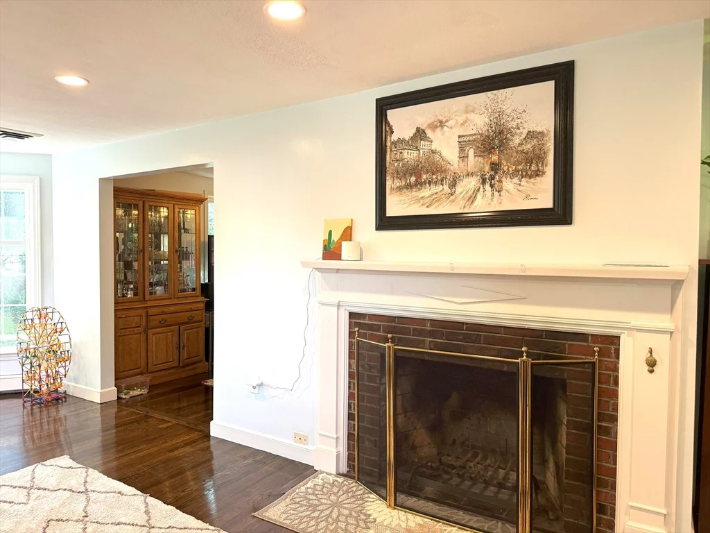 10 Meadowview Rd, Wayland