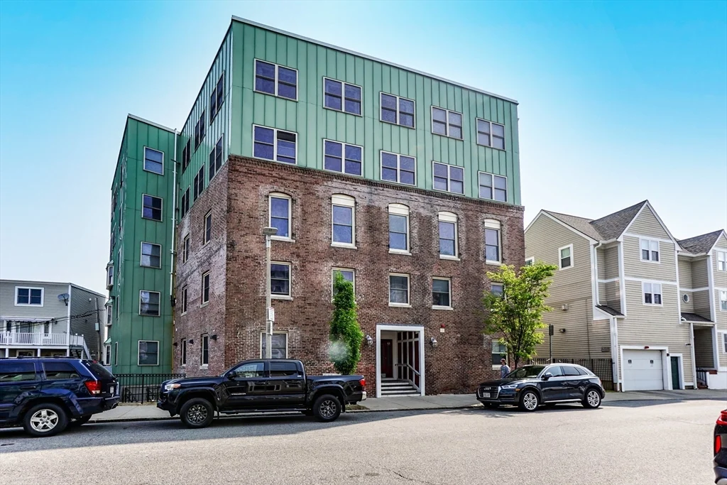 120 W 7th St, South Boston