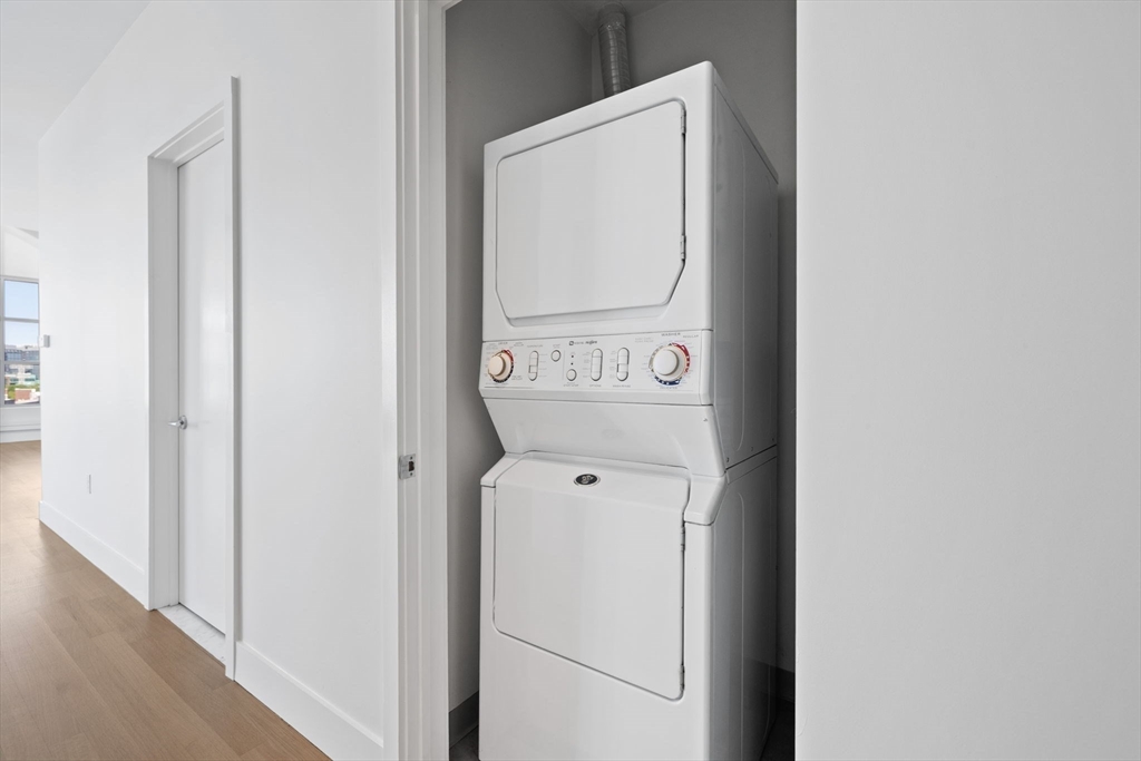 360 Newbury St, Back Bay