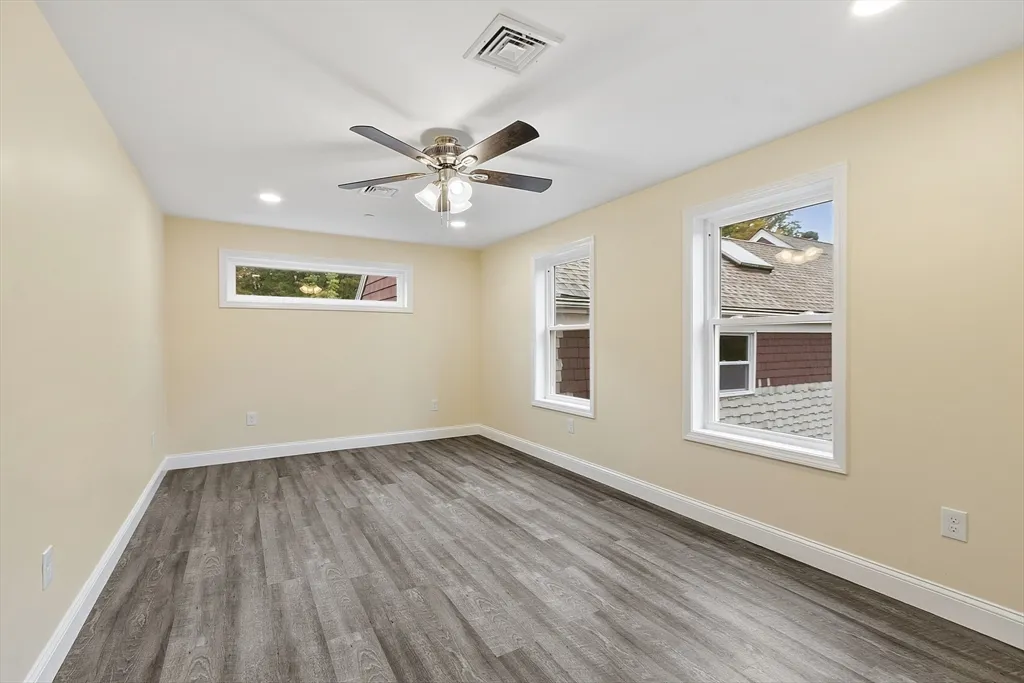 20 Townsend St, Pepperell