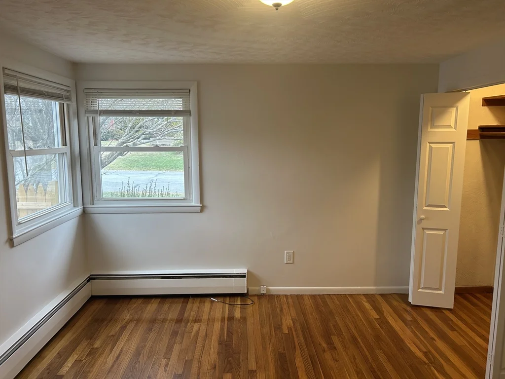 4 Meadowview Ln, Milford