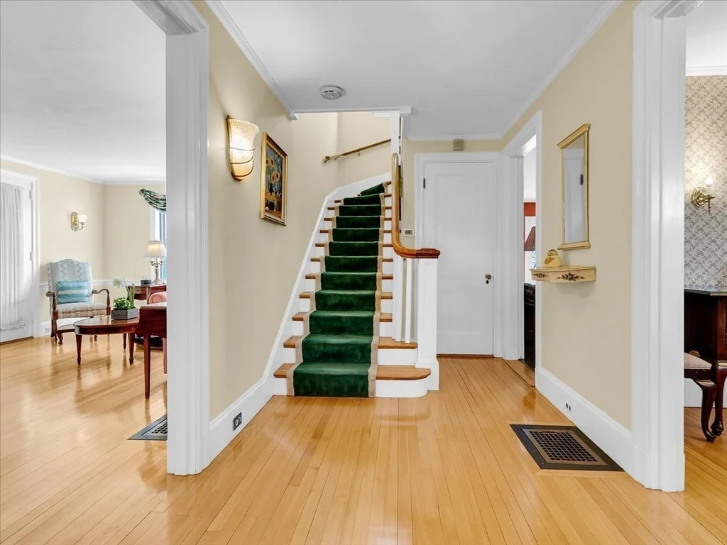 243 Upland Ave, Newton Highlands