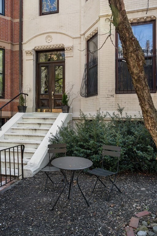 296 Marlborough St, Back Bay