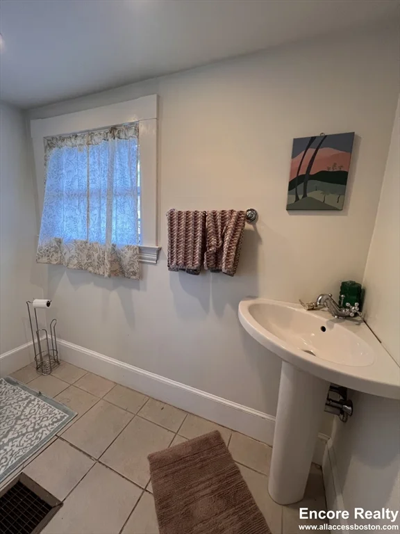 9 Kenwood St, North Brookline