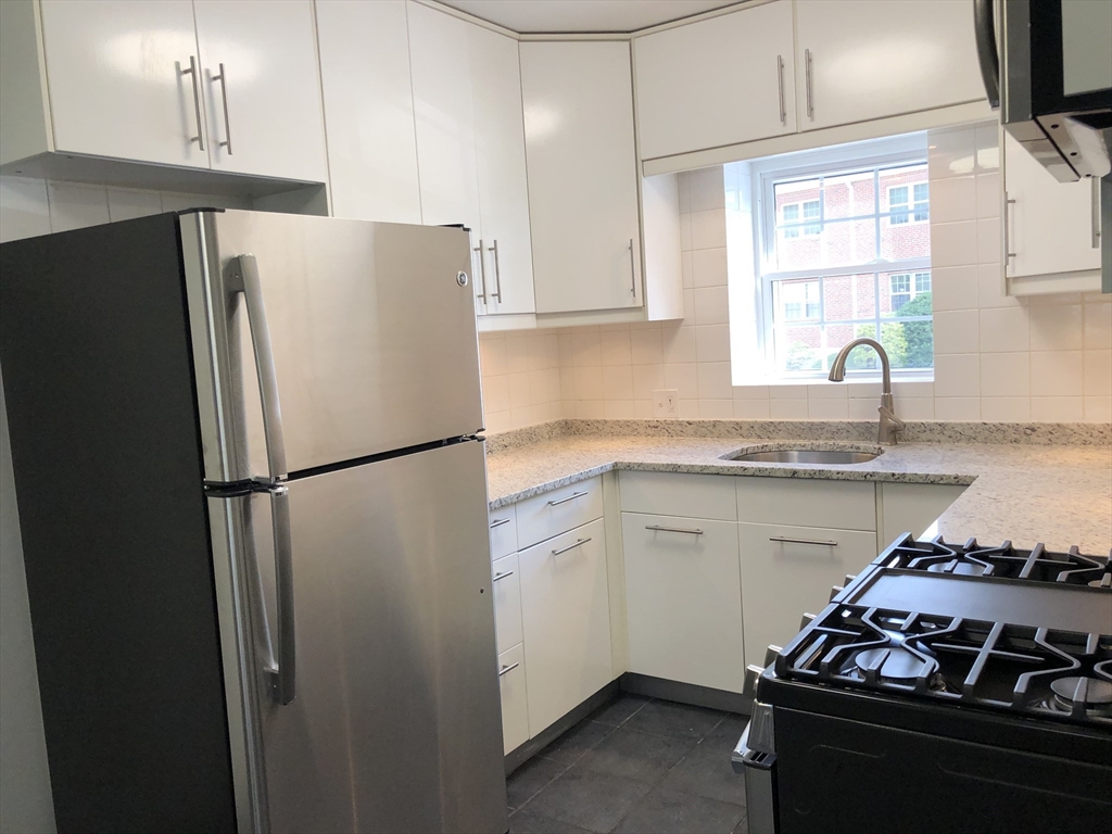 35 Lake Shore Ct, Brighton