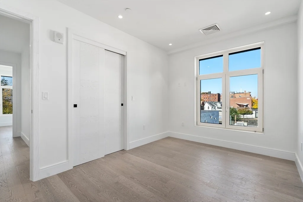 69 Walnut St, Brookline Village