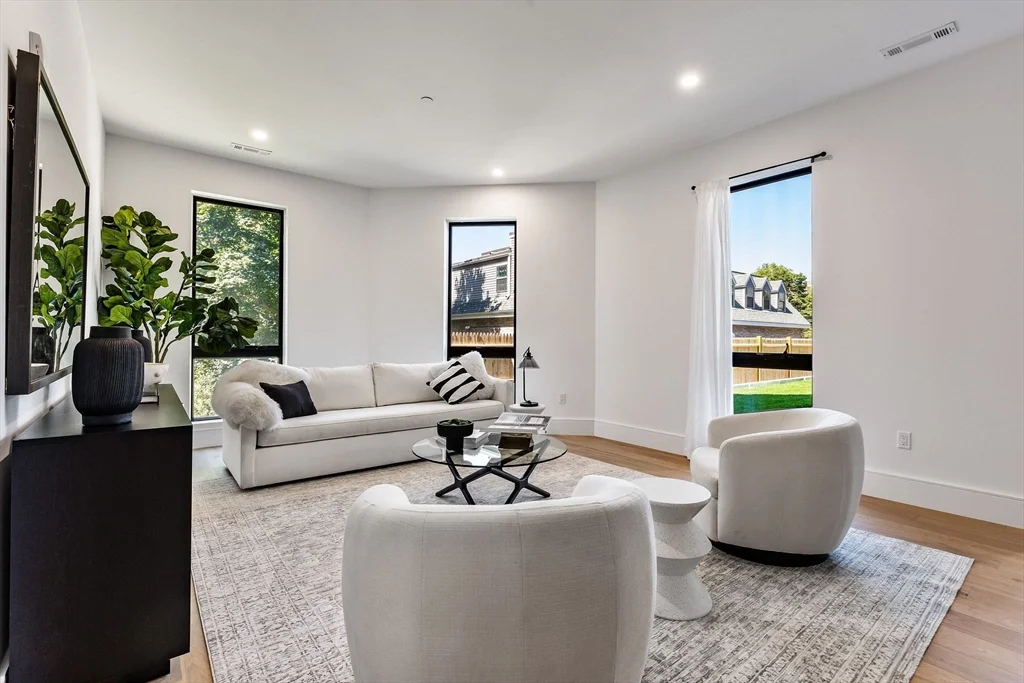 1114 Beacon St, Newton Center