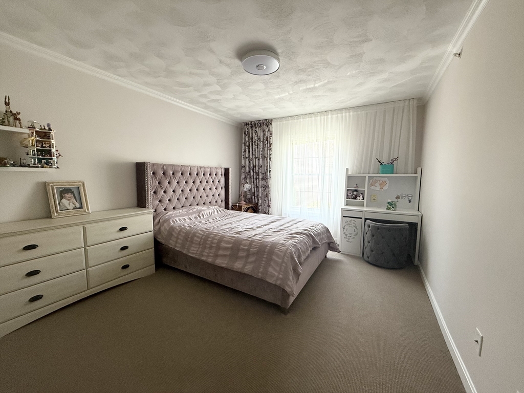 18 Dale St, Ballardvale