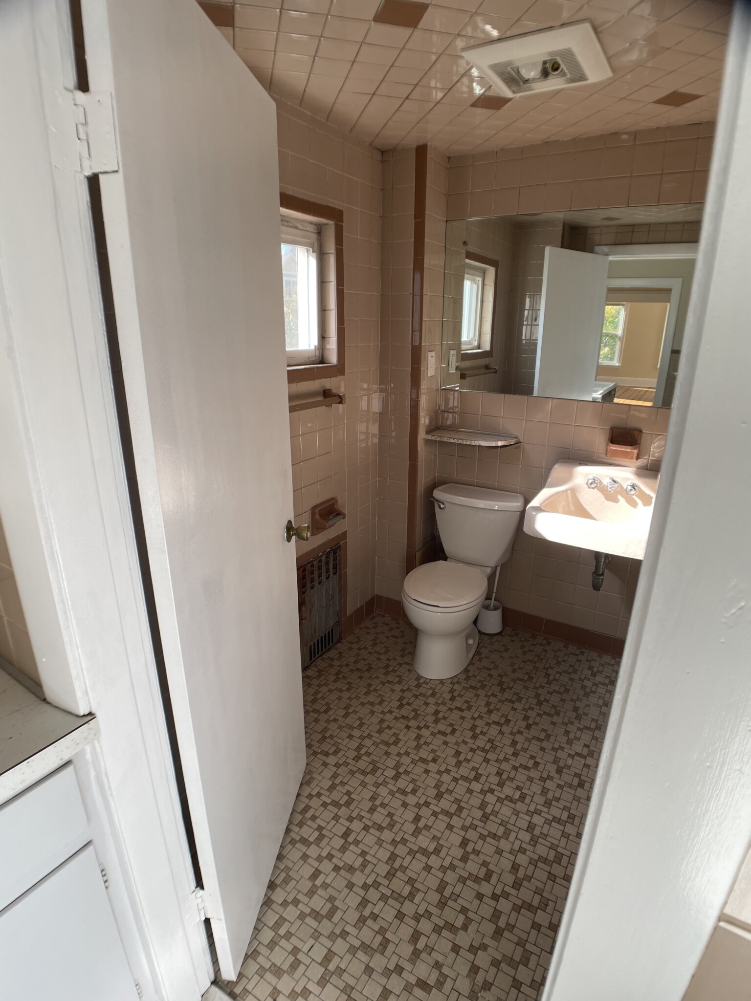 11 Clarendon Ave, Teele Square