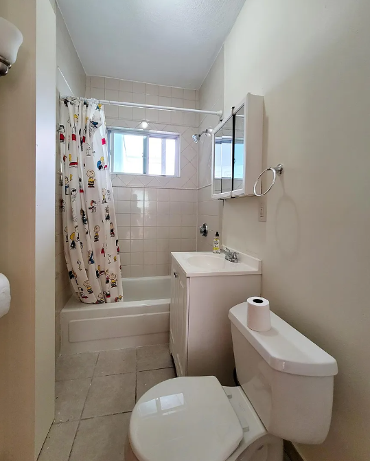 132 1/2 Oxford St, Baldwin