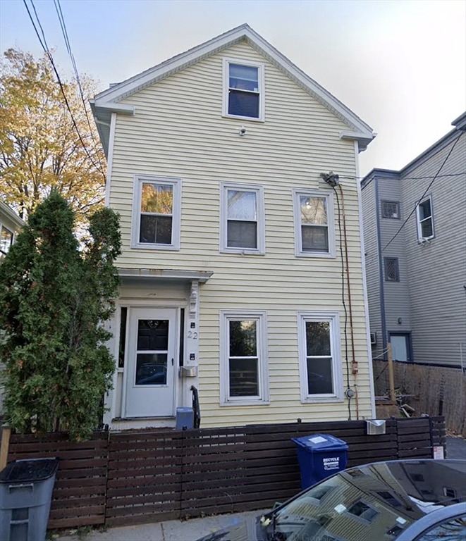 22 Hingham St, Cambridgeport