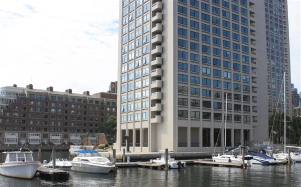 85 E India Row, Waterfront