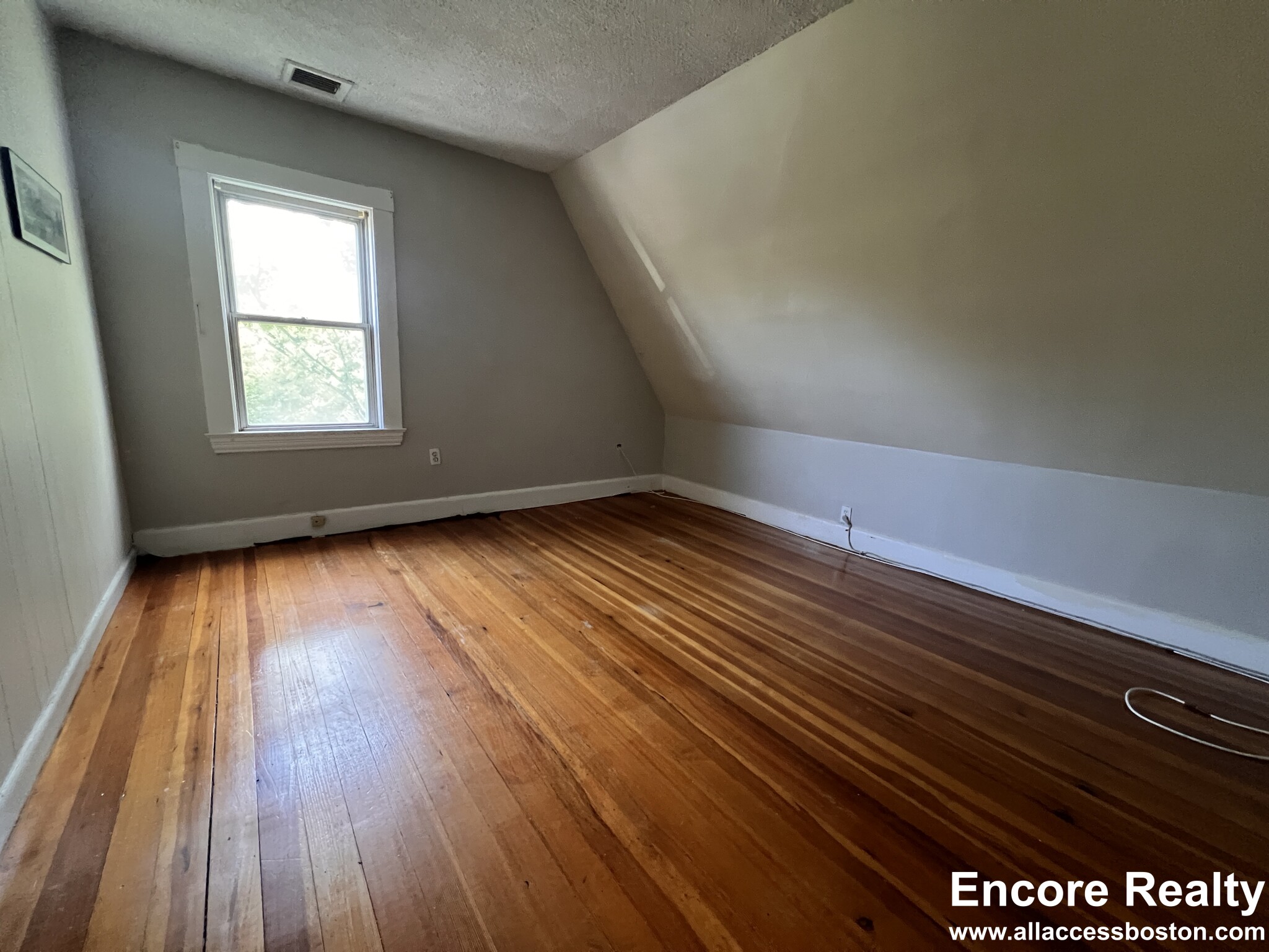 9 Kenwood St, North Brookline