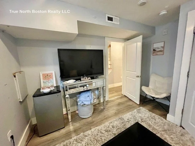 18 Atlantic St, South Boston