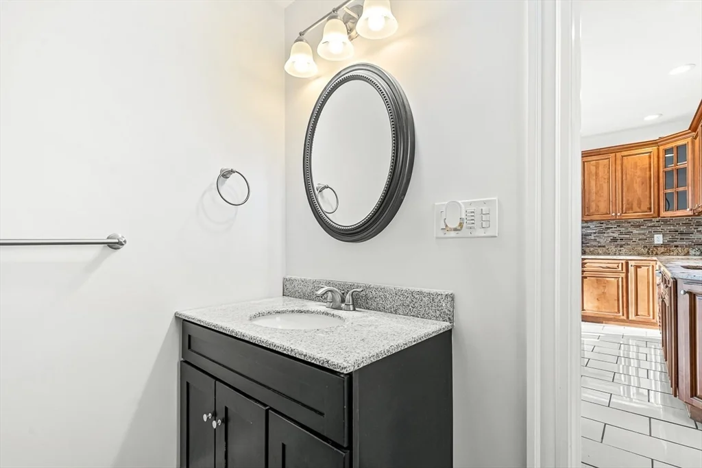 11 Symonds St, Salem