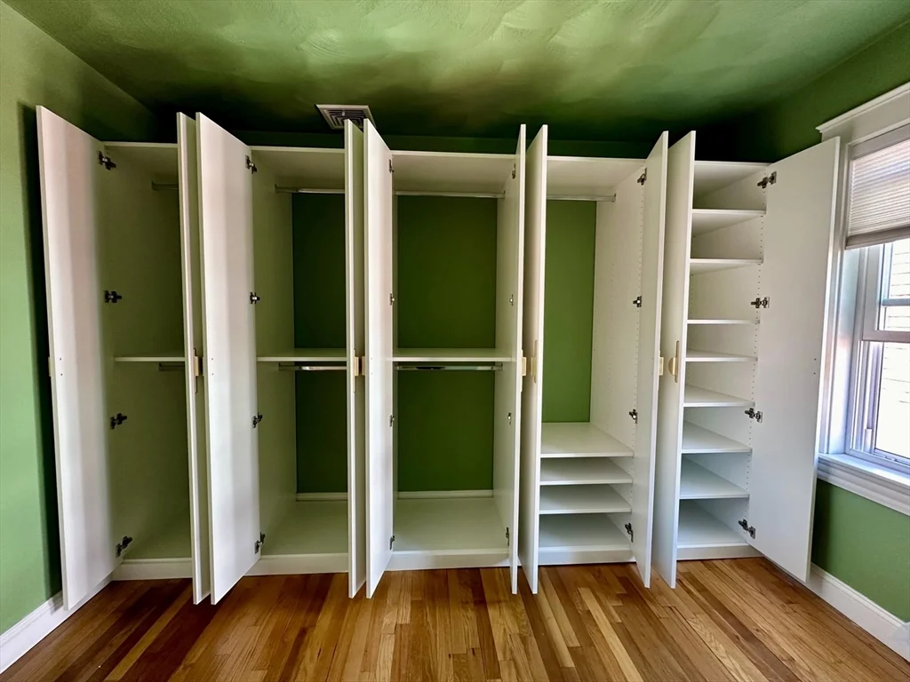 24 Thelma, Dorchester