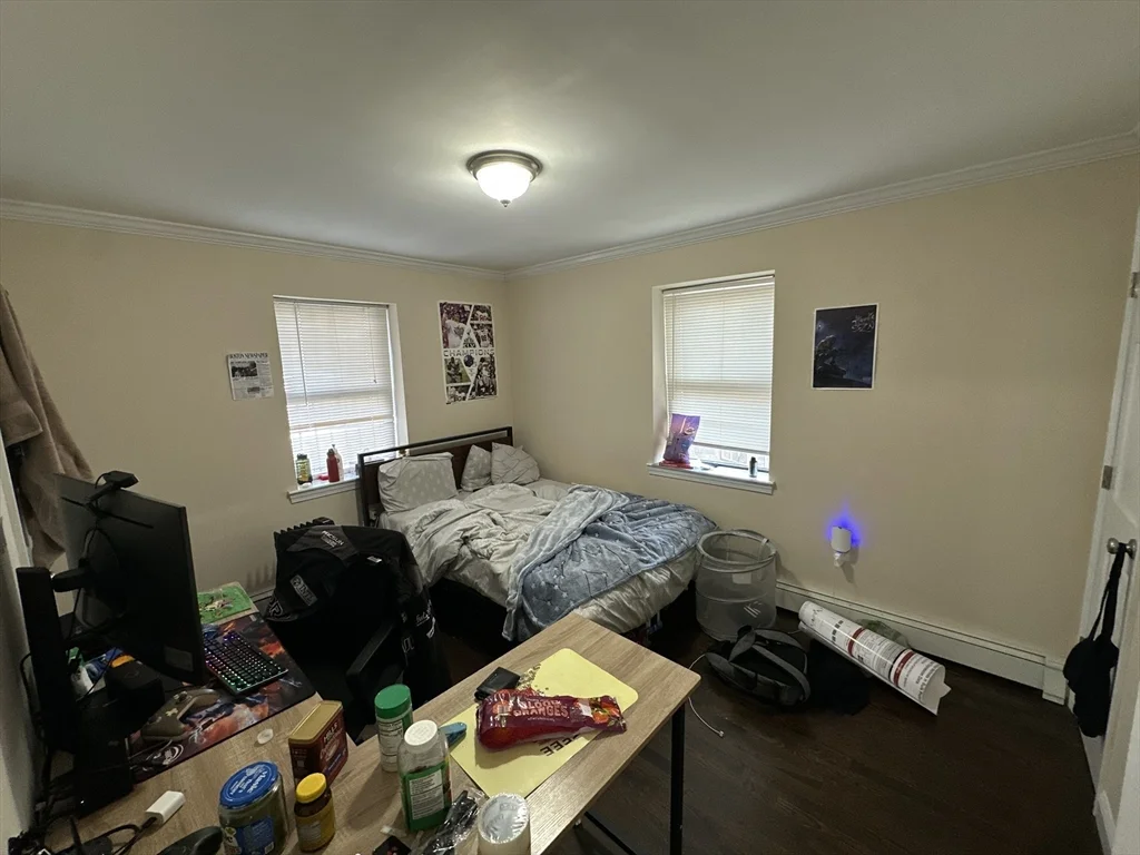 435 Walnut Ave, Roxbury
