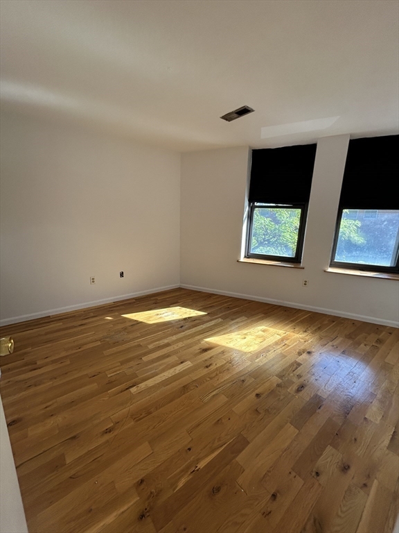 386 Commercial St, North End