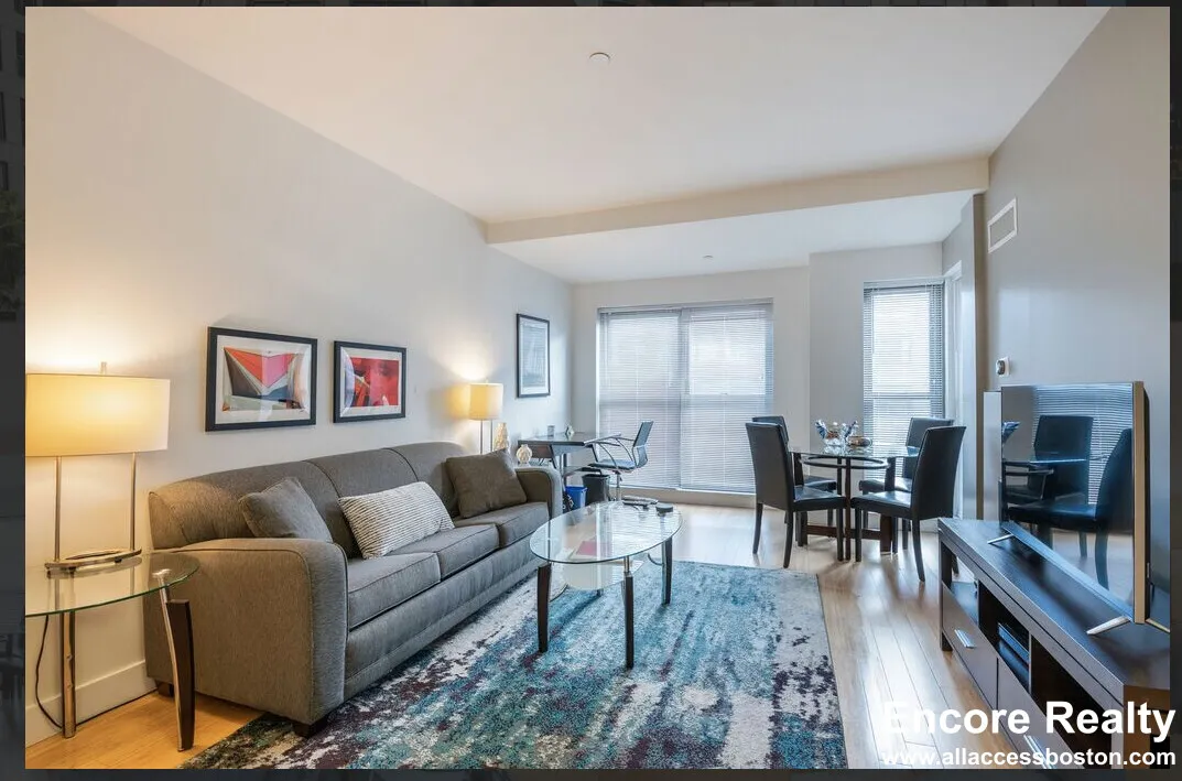 1085 Boylston St, Fenway