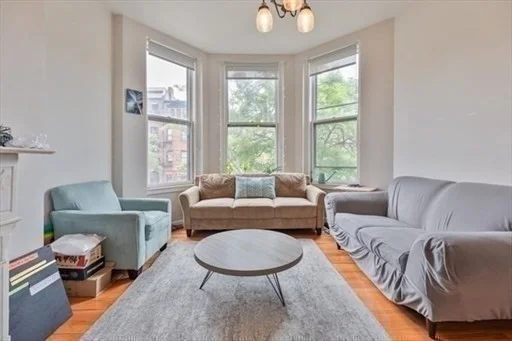 242 Newbury St, Back Bay