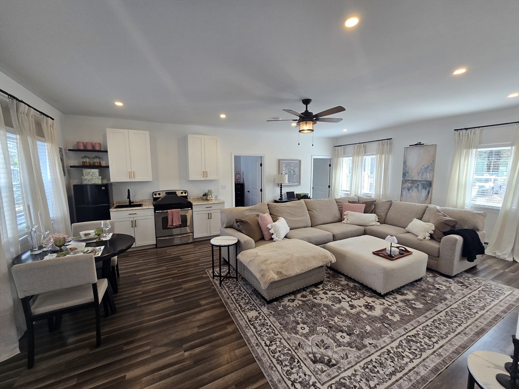 42 Salem St, Wilmington