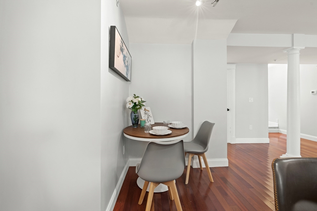 15 Millmont St, Roxbury