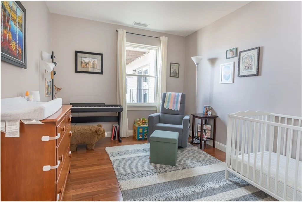 327 Centre St, Jamaica Plain