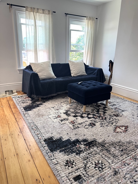 49 Elm St, Charlestown