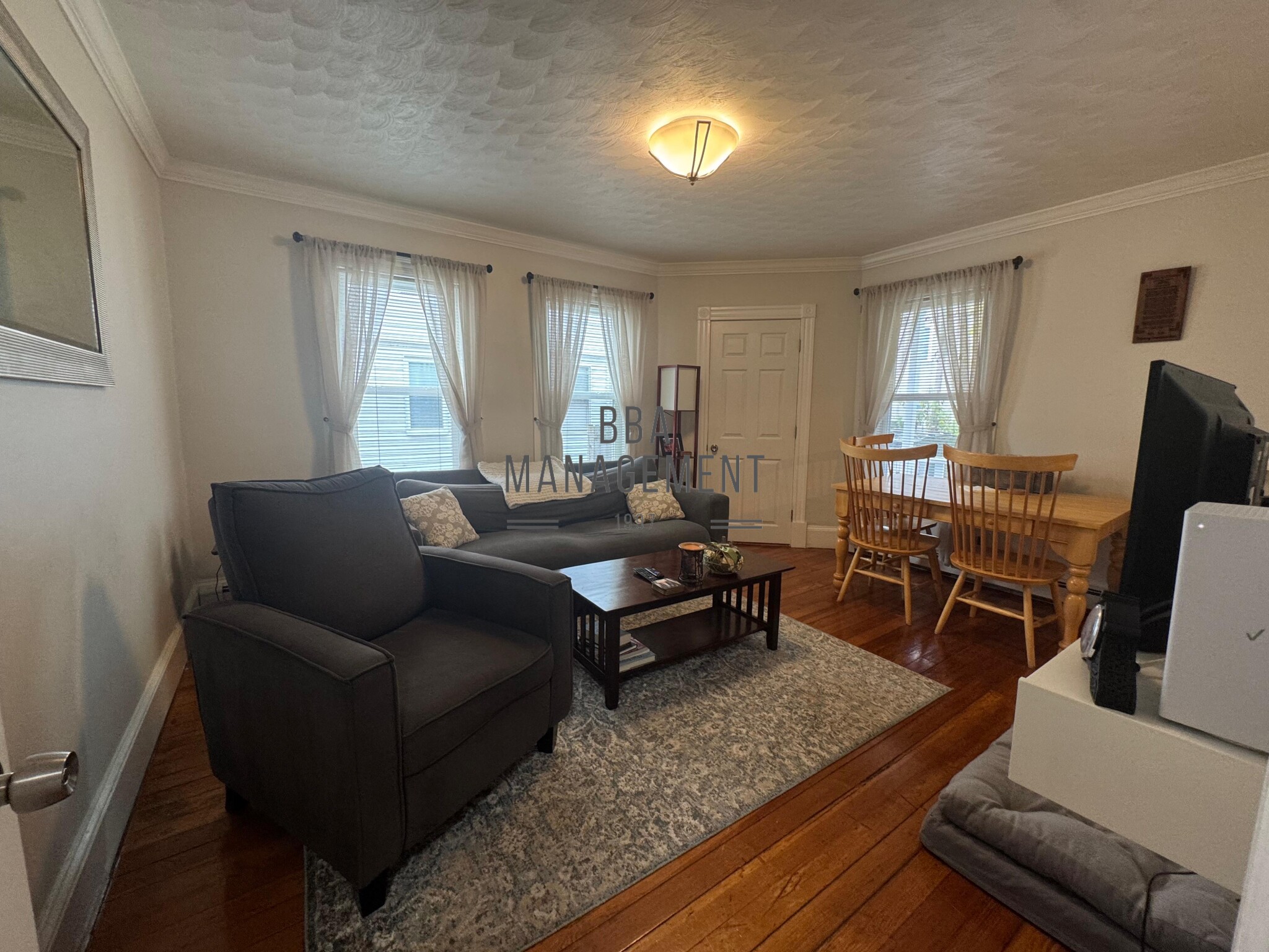 16 Montfern Ave, Oak Square