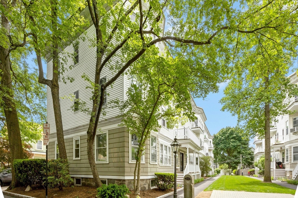 28 Stanton Rd, Brookline