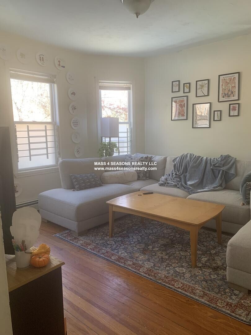 22 Fisher Ave, Mission Hill