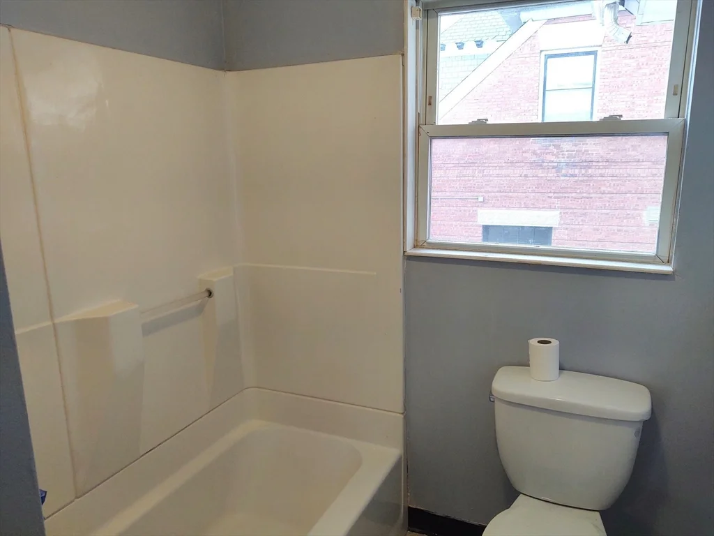 96 Pleasant St, Marlborough