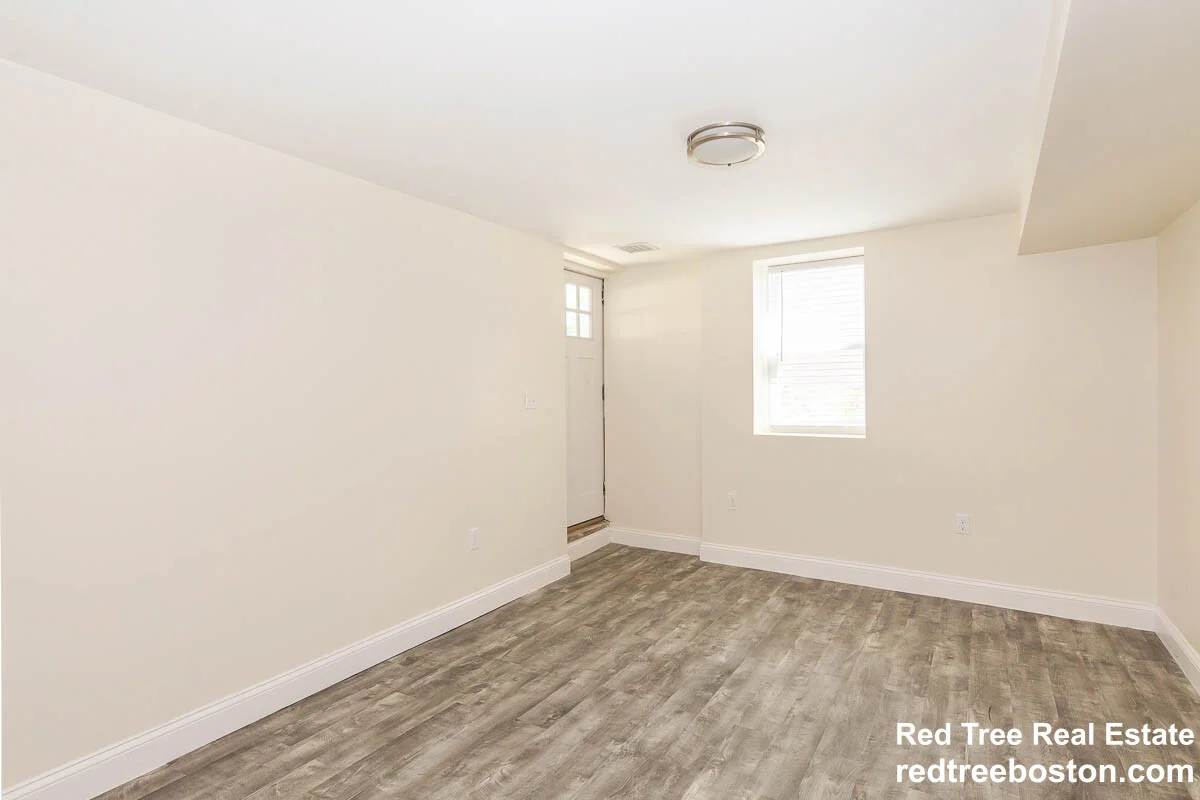 77 Rock Glen Rd, Medford