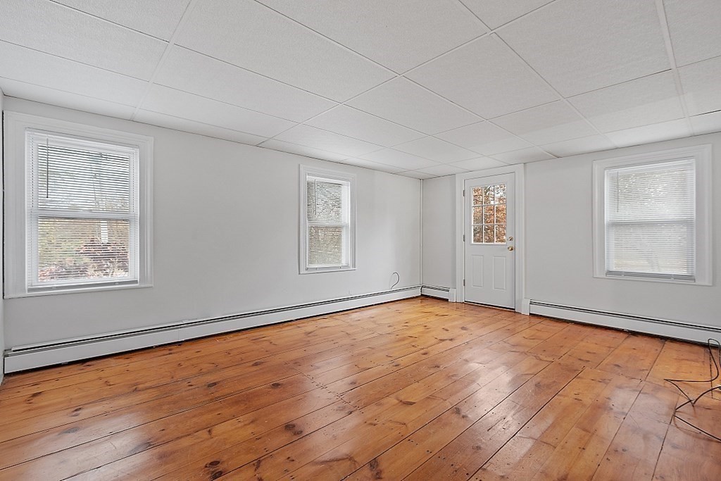 8 Main St, Pepperell