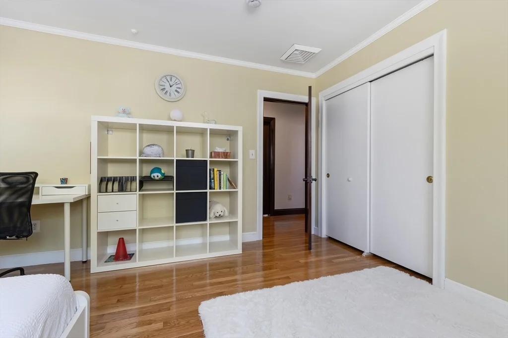 10 Stonewood Dr, Newton