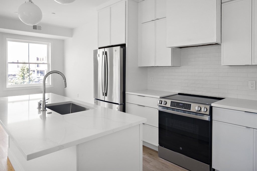 298 Maverick St, East Boston