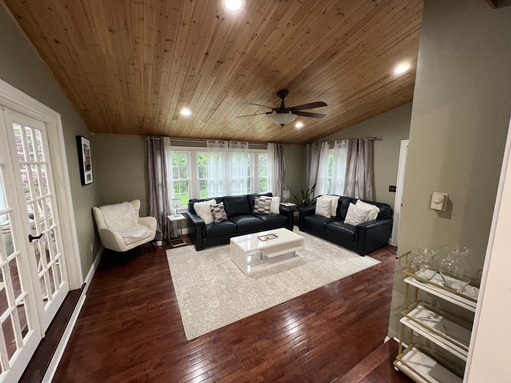 51 Ireta Rd, Shrewsbury