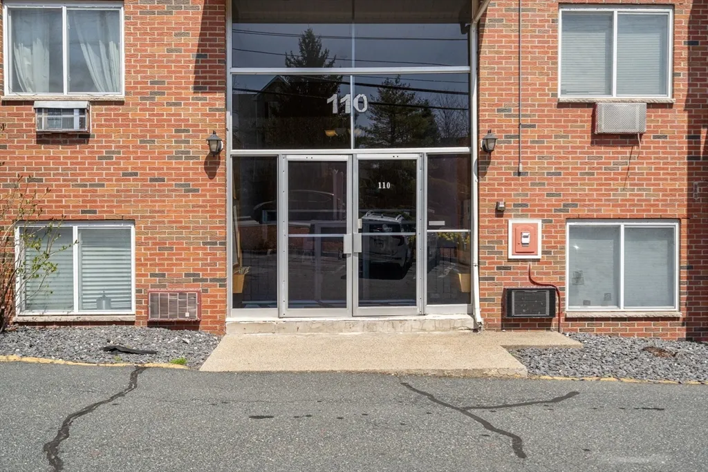 110 Boston Post Rd, Marlborough