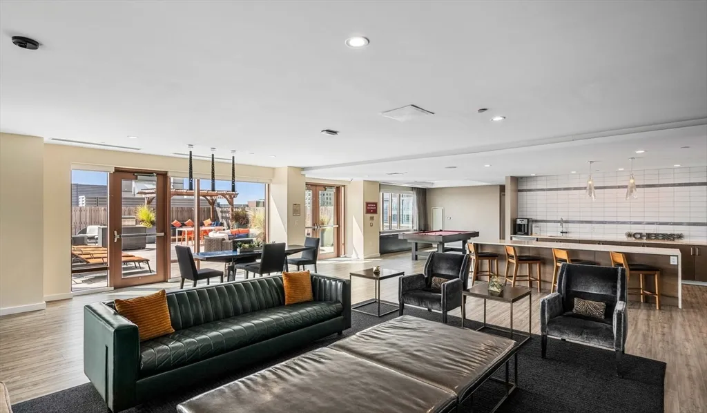 99 Kneeland St, Chinatown