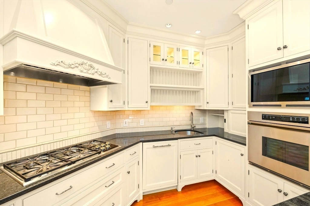 290 Commonwealth Ave, Back Bay