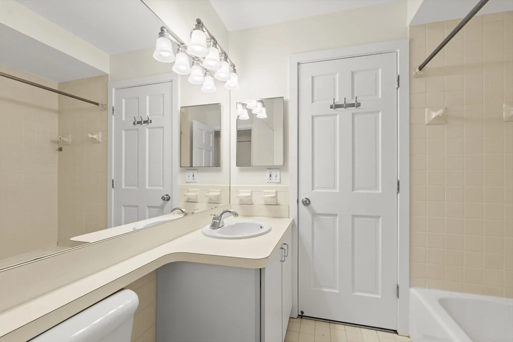 18 East Springfield St, Harrison Lenox