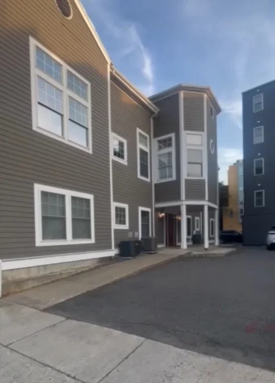 111 West 8th St, South Boston