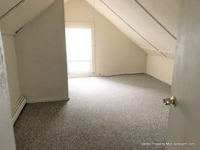 697 Main St, Amherst