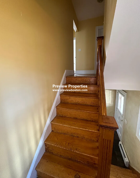 28 Montfern Ave, Oak Square