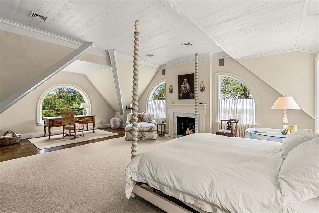 110 Juniper Rd, Belmont